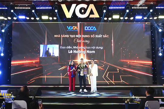 Đạo diễn Lê Hoàng Nam được trao Cúp hạng mục Nhà sáng tạo nội dung số xuất sắc - VCA 2023